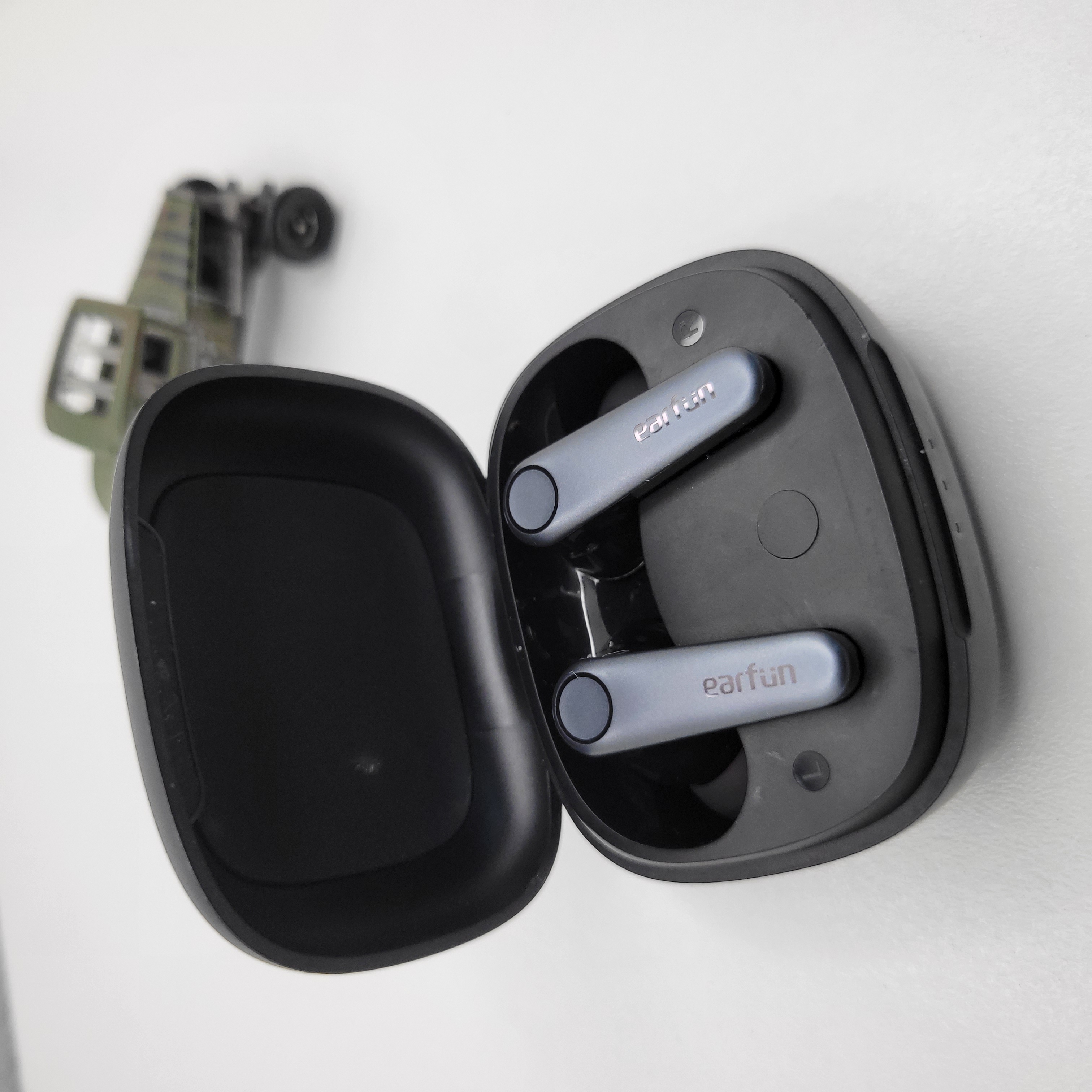 EarFun Air Pro 3 Intrauriculares Inalámbricos Gris