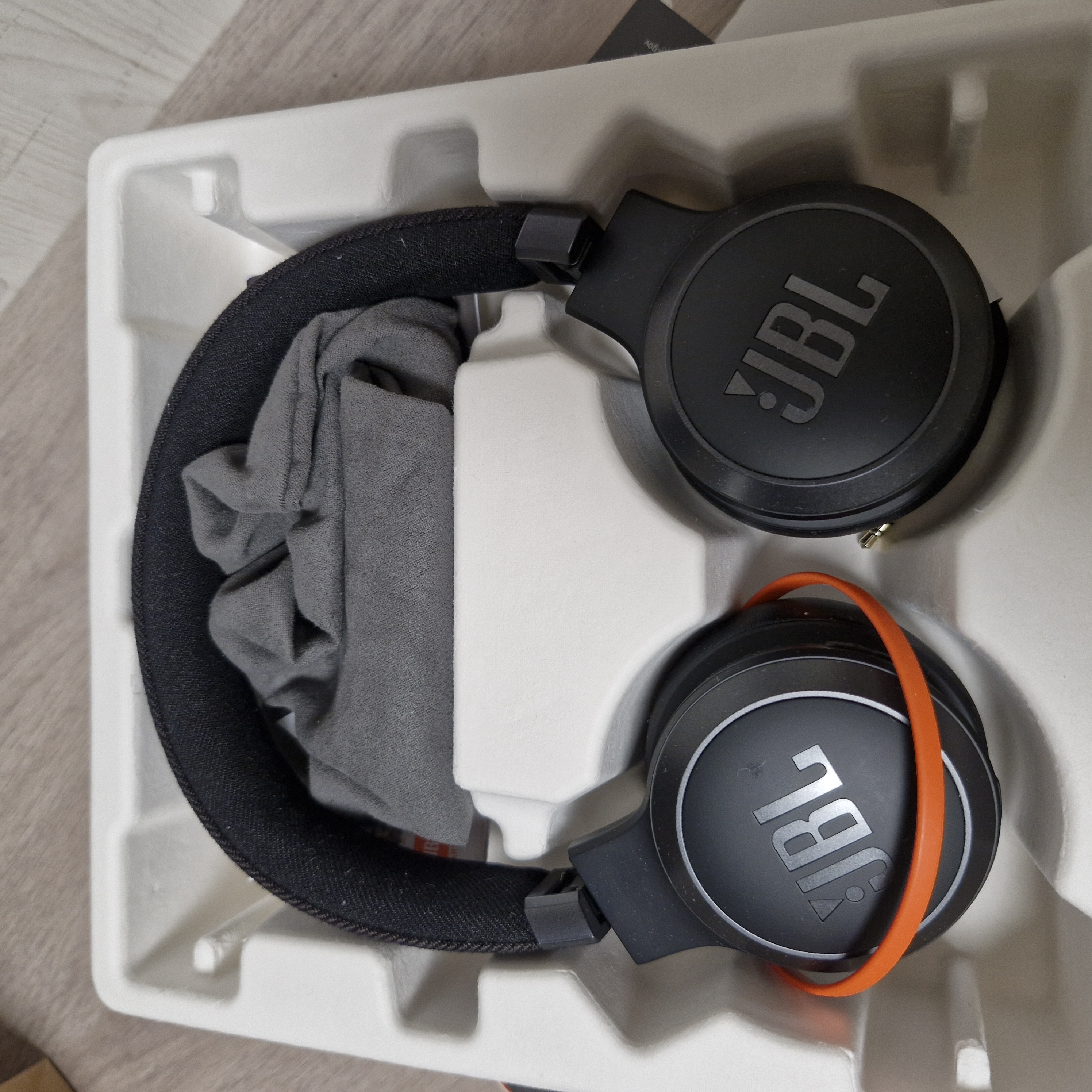 JBL Live 675NC Over-Ear Inalámbrico Negro 2